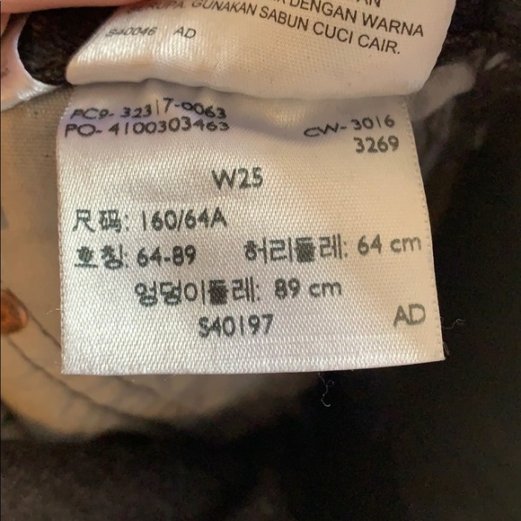 Levi High Waisted Shorts - Picture 3 of 3